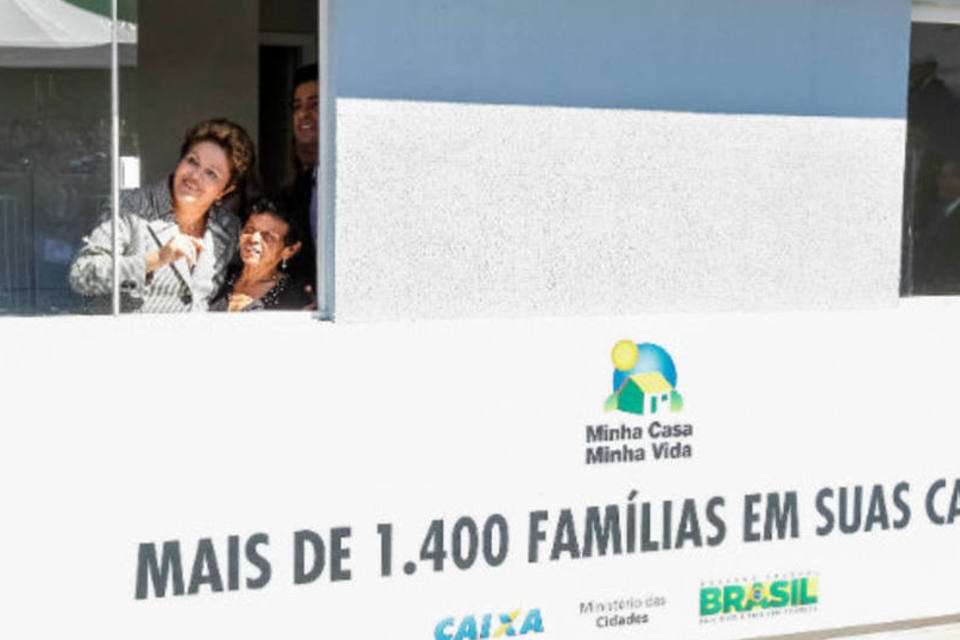 Dilma diz que governo não abrirá mão do "Minha Casa"