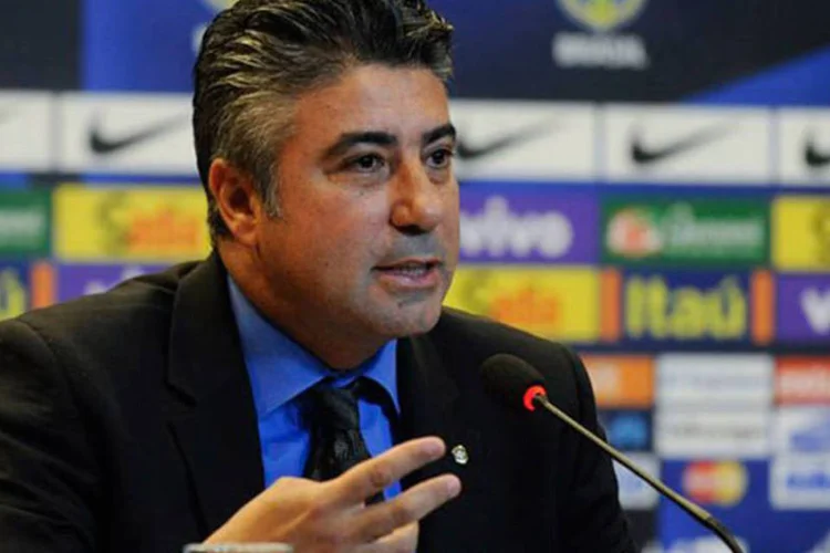 O coordenador das categorias de base, Alexandre Gallo, fala durante apresentação do novo coordenador técnico da seleção brasileira (Tomaz Silva/Agência Brasil)