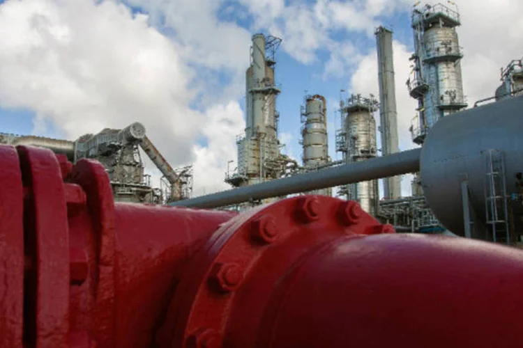 
	Gasoduto da portuguesa Galp Energia: j&aacute; as exporta&ccedil;&otilde;es totalizaram 800 mil toneladas, queda de 0,8 por cento ante igual per&iacute;odo de 2012
 (Mario Proenca/Bloomberg)