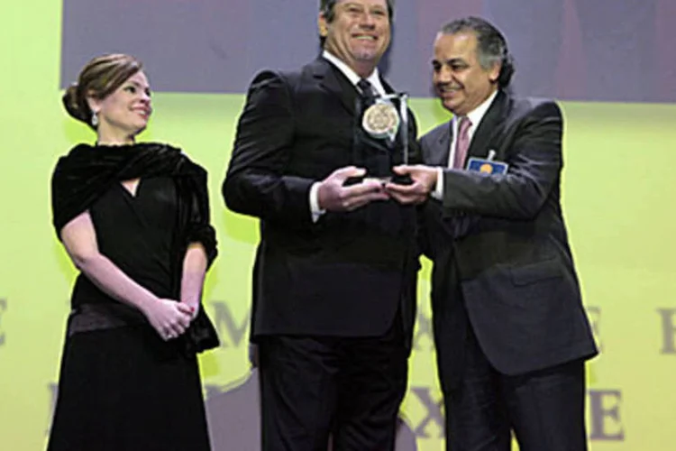 Cláudia Vassallo, diretora de redação de EXAME, o presidente da Galvão, Jean Carlos Luscher, e Edemir Pinto, presidente da BM&F Bovespa (.)