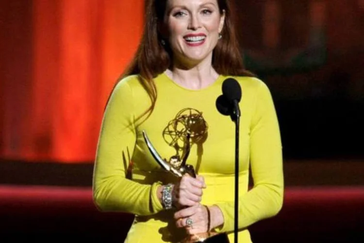 
	Atriz Julianne Moore no pr&ecirc;mio Emmy 2012
 (Kevin Winter/Getty Images)