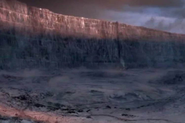 
	Muralha de Game of Thrones tem r&eacute;plica em post gigante no Facebook: a imagem conta a hist&oacute;ria que inspirou o autor a criar o local fict&iacute;cio
 (Facebook/Reprodução)