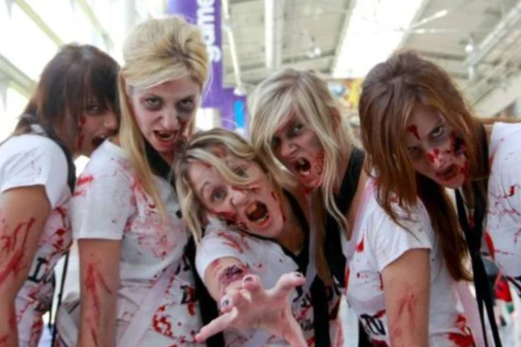 Alguns visitantes se vestiram de zumbis durante a Gamescom (Ina Fassbender/Reuters)
