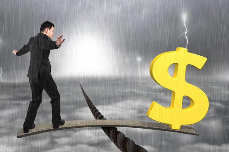 O sobe e desce dos salários (Thinkstock)