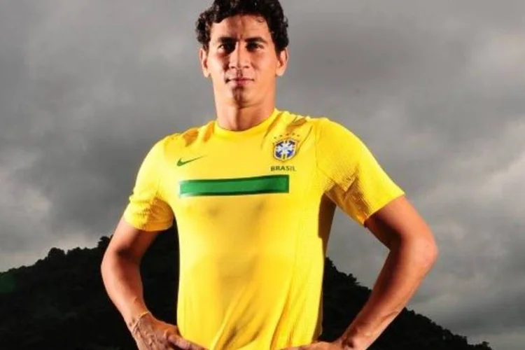 Ganso, dos Santos: até agora não fechou o plano de carreira com o time (Alexandre Battibugli/Placar)