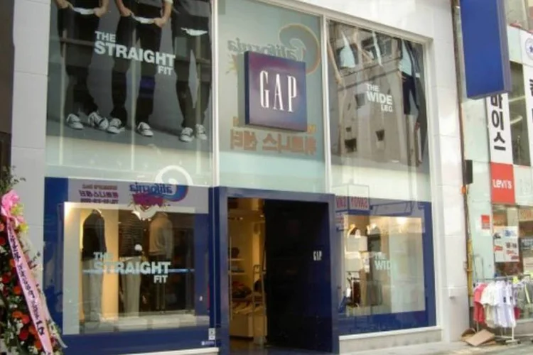 
	Loja da GAP em Myeong-Dong: inaugura&ccedil;&atilde;o no Brasil ser&aacute; nesta quinta-feira (26), no Shopping JK Iguatemi&nbsp;
 (SuzÿQuzÿ / Creative Commons)