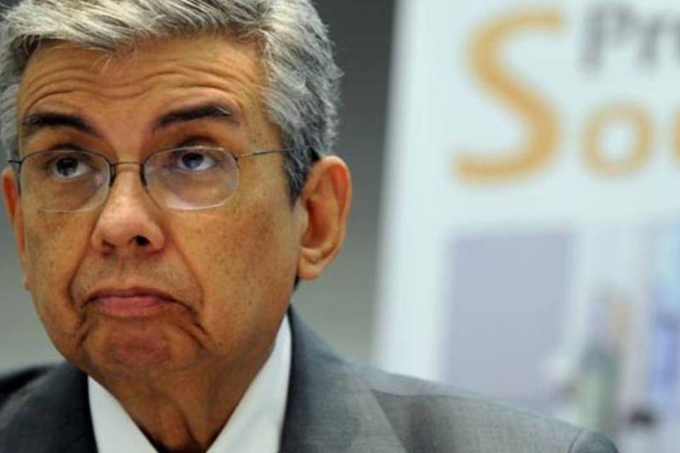 Governo tem condições de permanecer, diz Garibaldi Alves