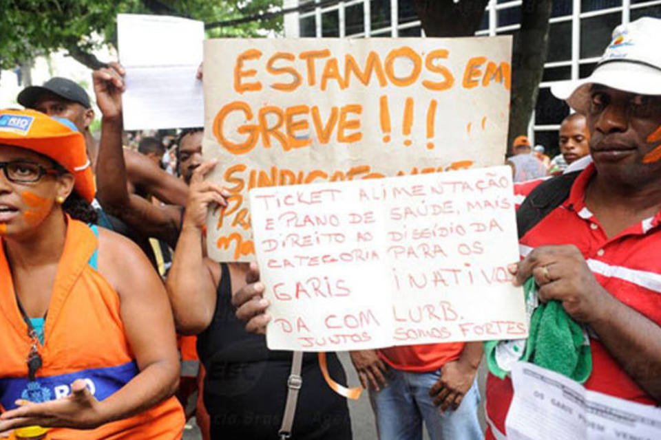 Quatro garis são presos no Rio após ameaçar colegas