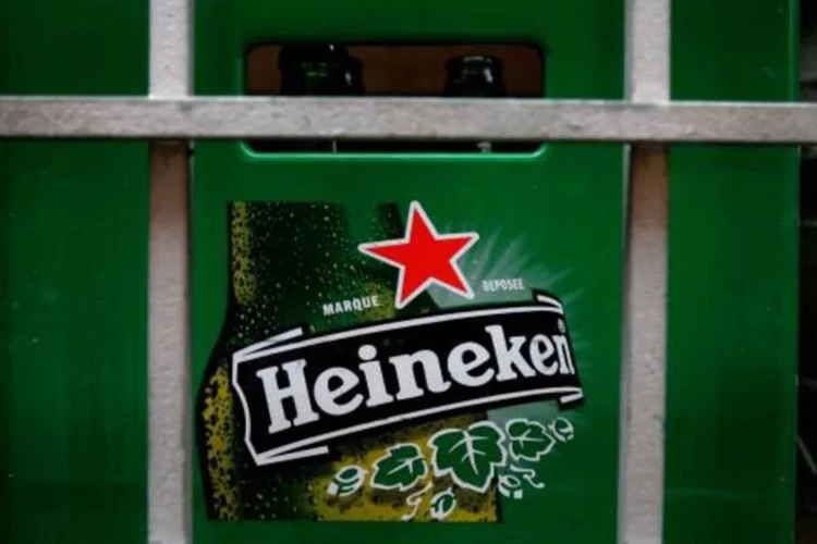 
	Heineken pode sair prejudicada com a aquisi&ccedil;&atilde;o da F&amp;N pela ThaiBev
 (Tim Chong/Reuters)