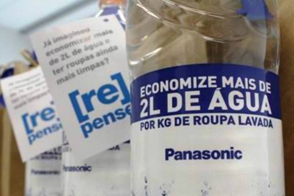 Panasonic dá água para promover lavadora de roupas econômica