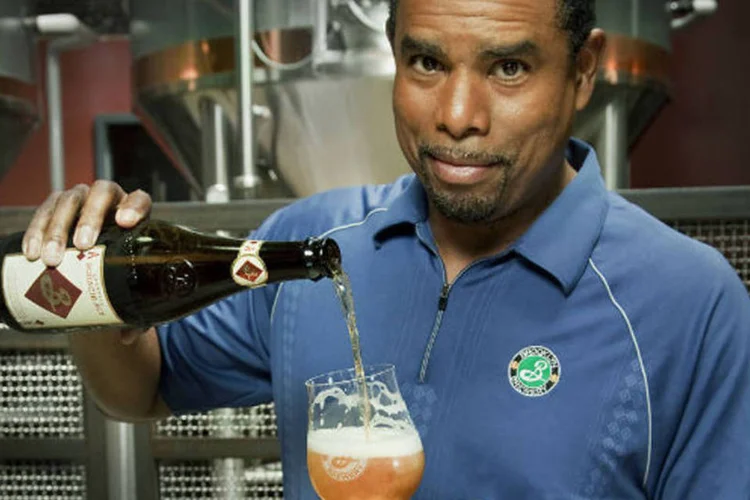 O mestre cervejeiro da The Brooklyn Brewery, Garrett Oliver, veio ao Brasil para ajudar na criação da cerveja de cana-de-açúcar, idealizada pela Wäls (Divulgação)