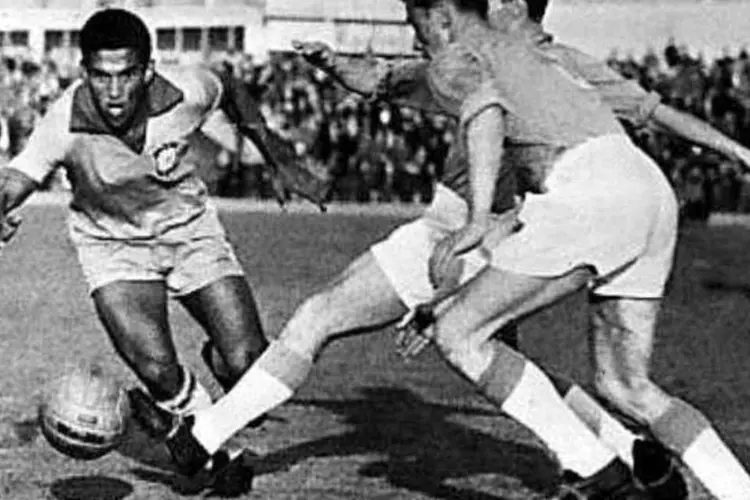 
	Garrincha joga pela Sele&ccedil;&atilde;o Brasileira na Copa de 1962
 (Domínio Público)