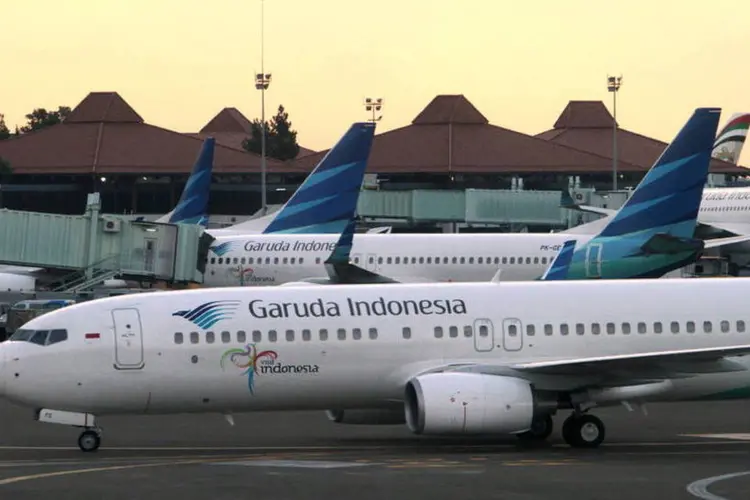 
	Avi&atilde;o da Garuda Indonesia: principal empresa a&eacute;rea do pa&iacute;s, cancelou todos os voos que chegariam ou partiriam dos aeroportos afetados
 (Dimas Ardian/Bloomberg)