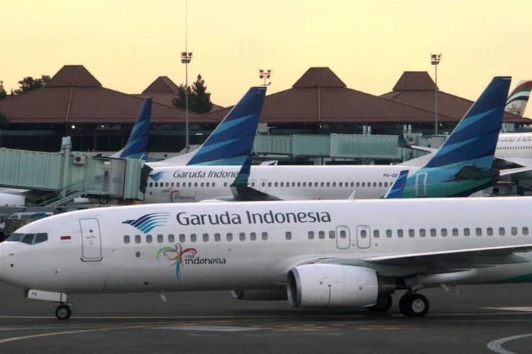 
	Avi&atilde;o da Garuda Indonesia: principal empresa a&eacute;rea do pa&iacute;s, cancelou todos os voos que chegariam ou partiriam dos aeroportos afetados
 (Dimas Ardian/Bloomberg)