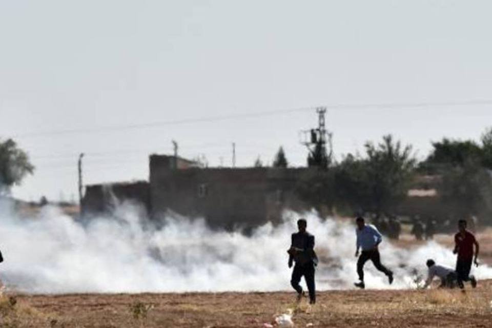 Turquia usa gás lacrimogêneo para afastar imprensa e curdos
