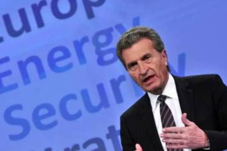 
	Gunther Oettinger: &quot;chegaremos a um acordo, talvez, nos pr&oacute;ximos dias, mas n&atilde;o esta noite&quot;
 (AFP/Arquivos)