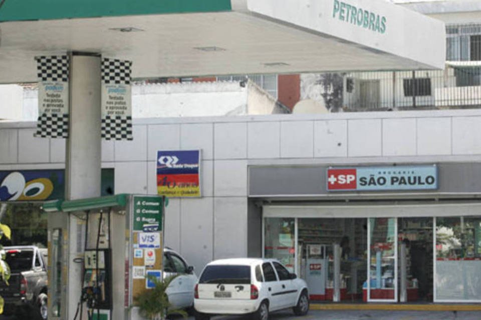 Falta de combustível atinge dois estados, diz Petrobras