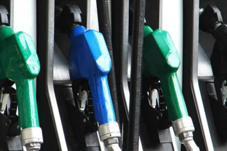 Postos de gasolina: a redução do valor do óleo diesel nas refinarias deverá ser imediatamente repassada aos consumidores pelos estabelecimentos (SXC/Reprodução)