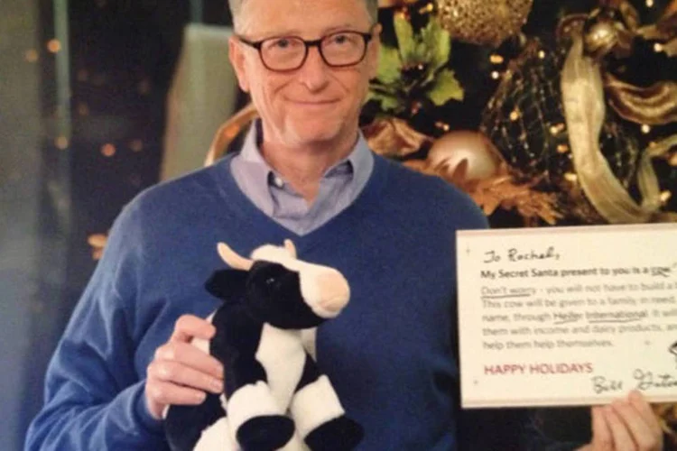 Bill Gates em foto enviada para sua amiga secreta no Reddit: fundador da Microsoft participou de amigo secreto anual do site e, segundo usuária, acertou nos presentes (NY1227/Reddit)
