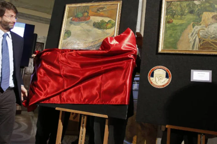Quadros roubados de Paul Gauguin e Pierre Bonnard: quadros foram roubados de uma casa em Londres e encontrados em um trem na cidade de Turim, no norte da Itália, onde seu ladrão aparentemente os abandonou (Tony Gentille/Reuters)