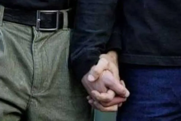 Casal gay: a união civil confere aos membros do casal praticamente os mesmos direitos que o casamento, com exceção do nome (AFP)