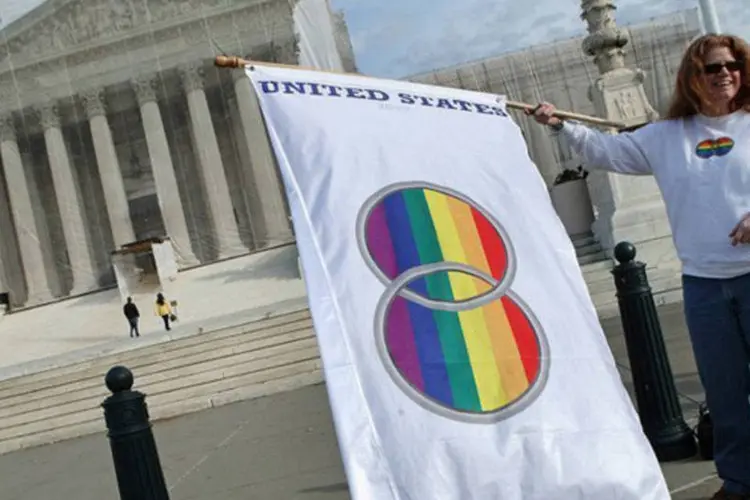 Defensores do casamento gay manifestam-se em frente à Suprema Corte: casa deve discutir o assunto em março de 201
 (Chip Somodevilla/AFP)