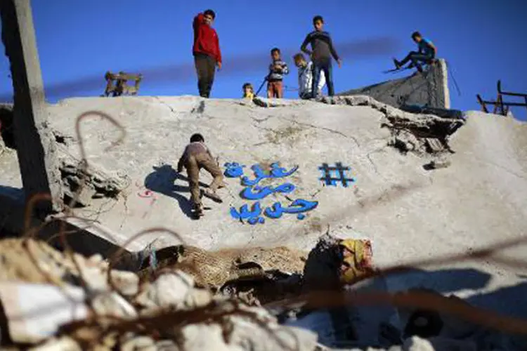 
	Gaza: mais de 2.200 palestinos morreram nos confrontos, a maioria civis, segundo a ONU
 (AFP)