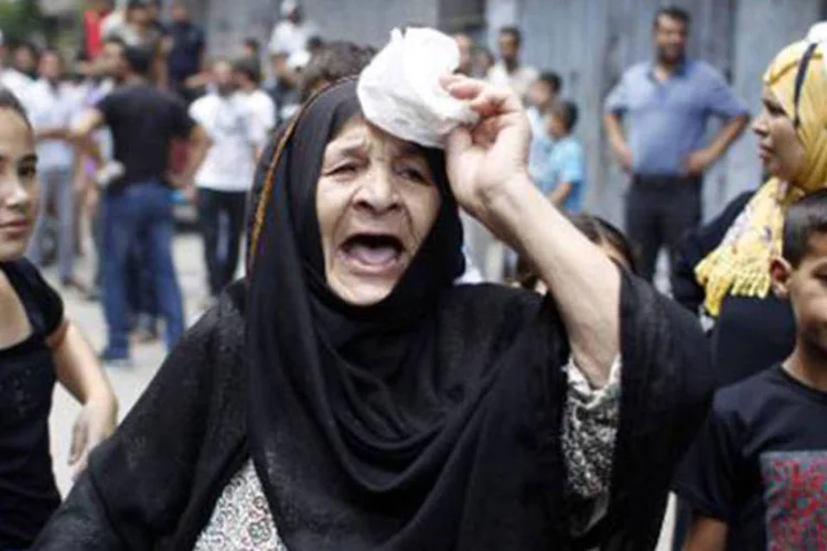 Senhora chora a morte de parentes em Khan Yunis
 (SAID KHATIB/AFP)