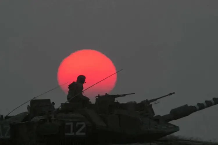 
	Tanque israelense em Gaza: desde meia-noite, cerca de 72 palestinos morreram
 (REUTERS/Baz Ratner)