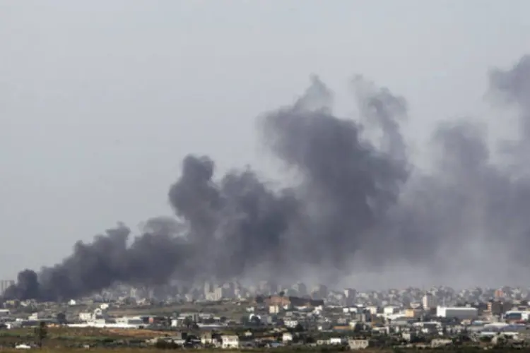 
	Ataque israelense na Faixa de Gaza: uma menina&nbsp;morreu&nbsp;e outras tr&ecirc;s pessoas ficaram feridas nos mais de dez ataques que a for&ccedil;a a&eacute;rea de&nbsp;Israel&nbsp;lan&ccedil;ou nesta ter&ccedil;a
 (REUTERS/Ronen Zvulun)