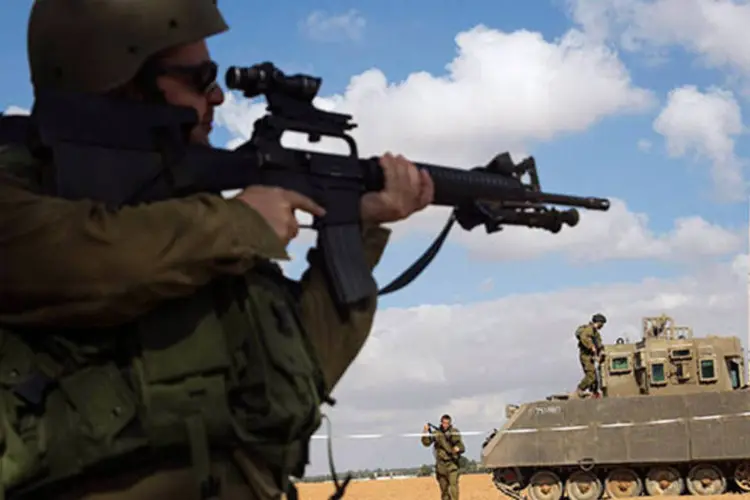 
	Soldado israelense: soldado foi capturado em pesados combates na fronteira de Gaza no domingo
 (REUTERS/Baz Ratner)