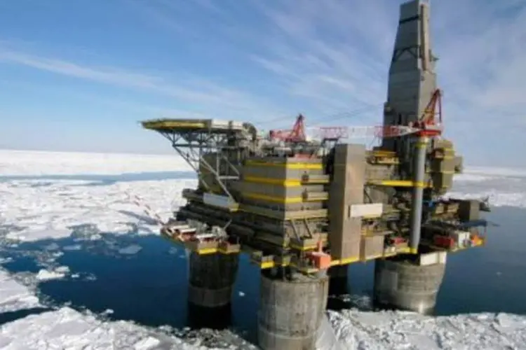 Plataforma da Gazprom no mar congelado: russos agora querem chegar ao pré-sal (.)