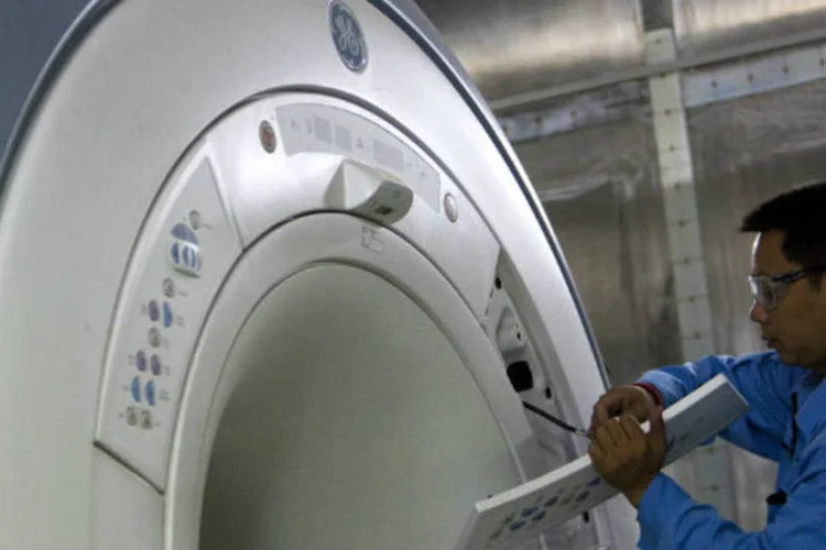 
	A GE Healthcare comprou a Omnimed, fabricante de equipamentos que monitoram fun&ccedil;&otilde;es vitais de pacientes
 (Nelson Ching/Bloomberg)