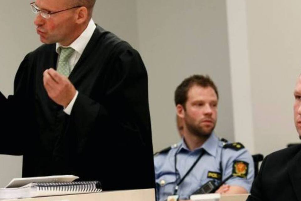 Defesa de Breivik pede que ele seja condenado à pena leve