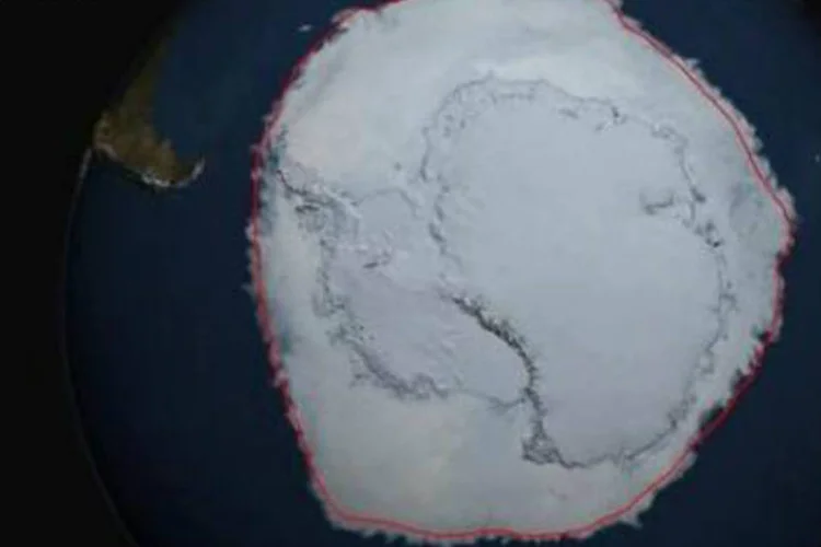 Gelo na Antártica: várias hipóteses estão sendo levantadas para explicar este novo recorde (Divulgação/NASA)