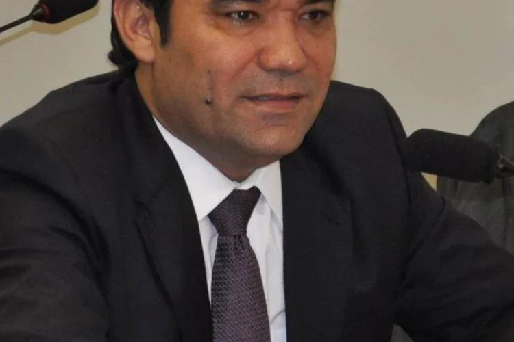 
	Genecias: no Conselho de &Eacute;tica, como suplente, Genecias j&aacute; intercedeu a favor de Cunha no final do ano passado para tentar prorrogar uma sess&atilde;o
 (Facebook/Genecias Noronha)