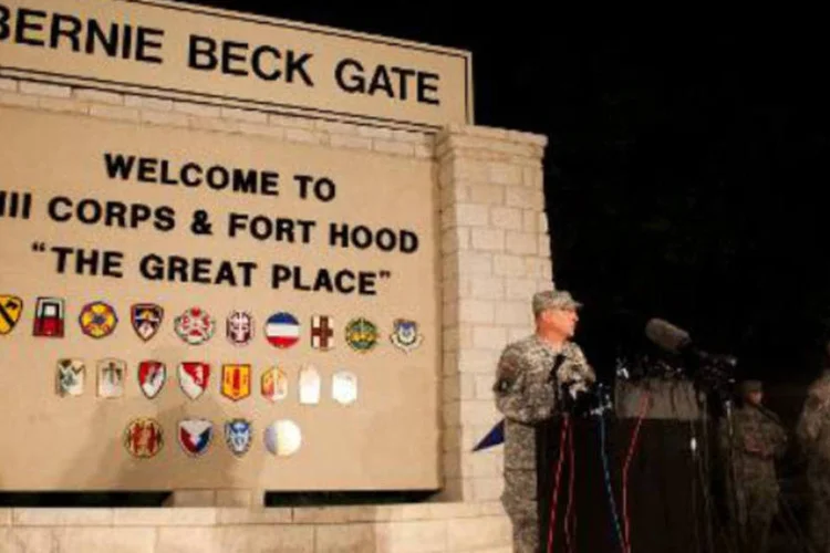 General concede entrevista coletiva sobre tiroteio em base militar: "ele tinha depressão e outros problemas psiquiátricos e psicológicos", disse o general sobre agressor (Drew Anthony Smith-AFP)