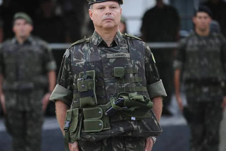 General Ricardo Rodrigues Canhaci substitui o general Francisco Mamede de Brito Filho no comando da Força de Pacificação da favela da Maré (Fernando Frazão/Agência Brasil)