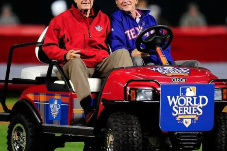 
	George Bush (&agrave; esquerda) &eacute; pai do tamb&eacute;m ex-presidente George W. Bush
 (Getty Images)