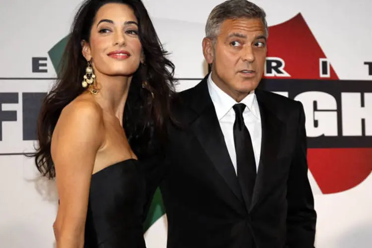 George Clooney e sua noiva, a advogada Amal Alamuddin, durante um evento em Florença (Giampiero Sposito/Reuters)