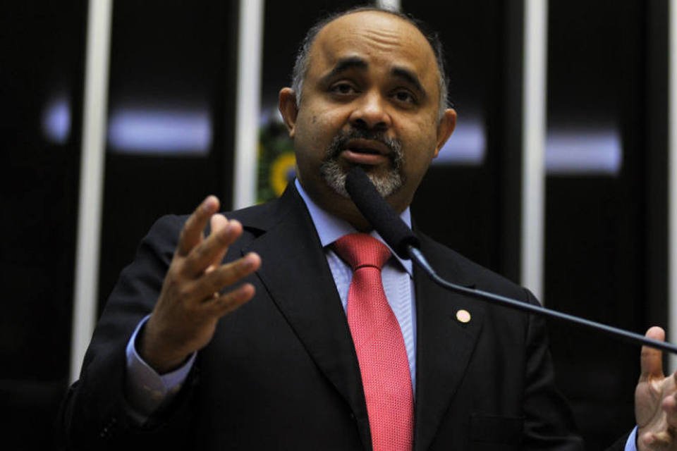 PRB deixa base do governo e entrega ministério do Esporte