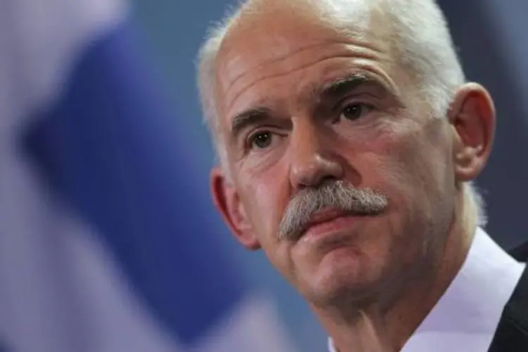 O aumento da oposição interna teve como detonante a proposta de Papandreou de uma consulta popular sobre o plano de resgate desenhado por UE e FMI (Sean Gallup/Getty Images)