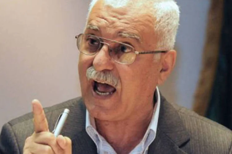 George Sabra, membro da oposição síria fala em Paris; Soldados atacaram manifestantes nesta sexta (©AFP / Mehdi Fedouach)