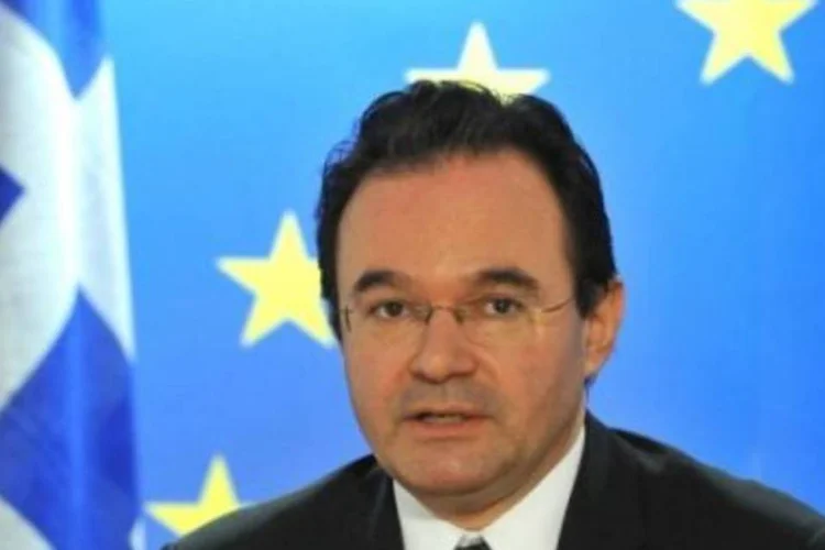 O ministro das Finanças grego, George Papaconstantinu, disse que o objetivo é continuar obtendo empréstimos sem dificuldades por parte dos mercados (.)