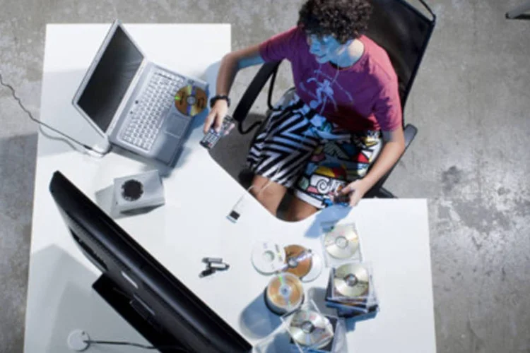 A Geração Y vivenciou a revolução digital, tem facilidade para multitarefas e para o trabalho em conjunto (.)