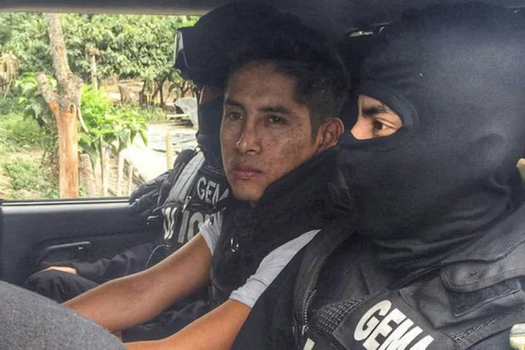 
	Gerald Oropeza: procurado pela Justi&ccedil;a h&aacute; cinco meses, Oropeza foi entregue ao ministro do Interior
 ( REUTERS/Ecuador Interior Ministry)
