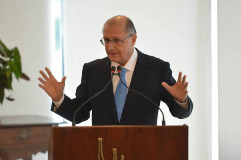 Alckmin anuncia novas escolas integrais e evita a imprensa