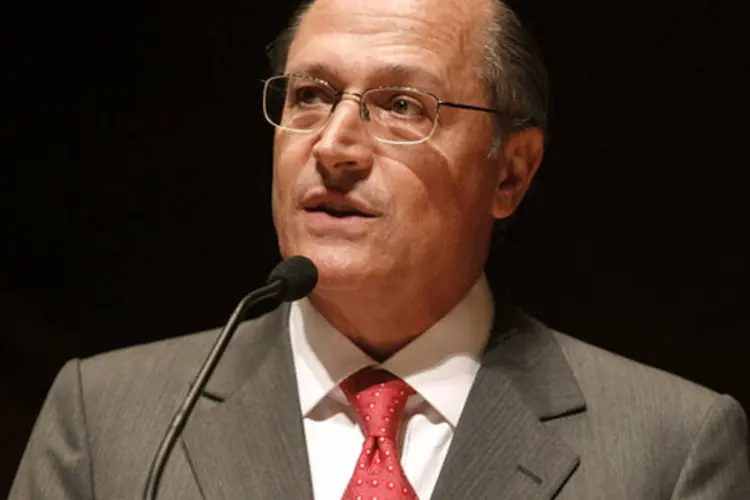 Alckmin, que anunciou hoje reajuste do piso regional paulista, ressaltou que Serra é um grande quadro do partido e um dos "melhores quadros brasileiros" (Gilberto Marques/Divulgação)