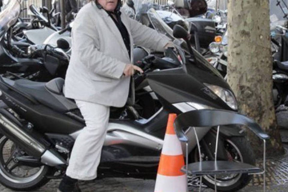 Depardieu é detido bêbado após acidente de moto em Paris
