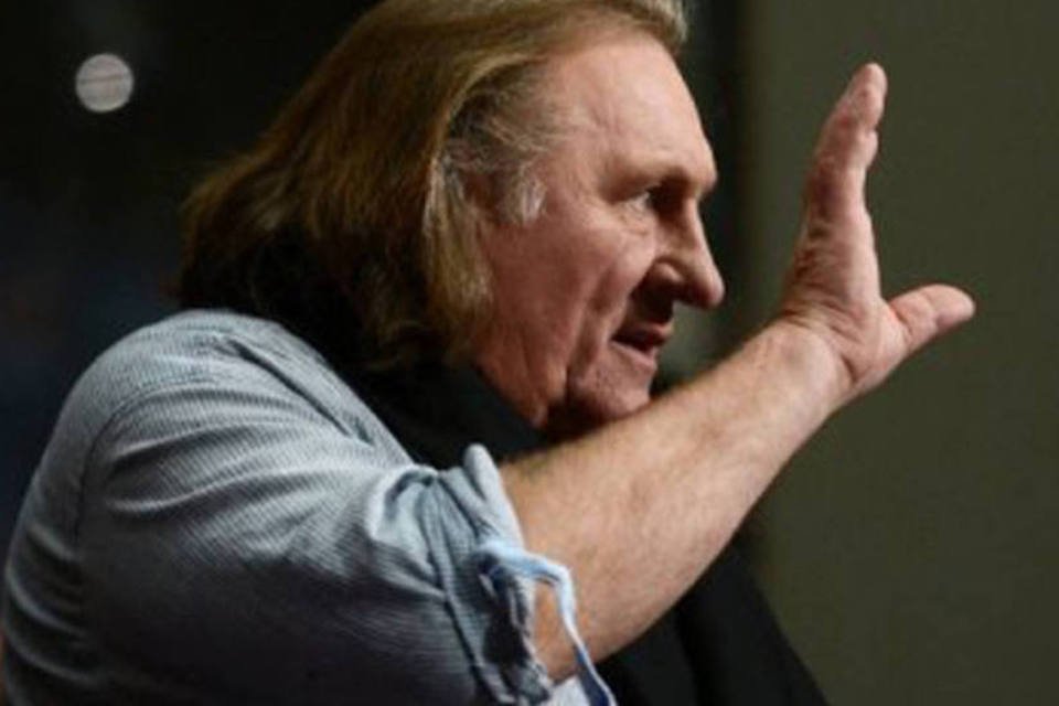 Ator Gérard Depardieu critica oposição russa e elogia Putin